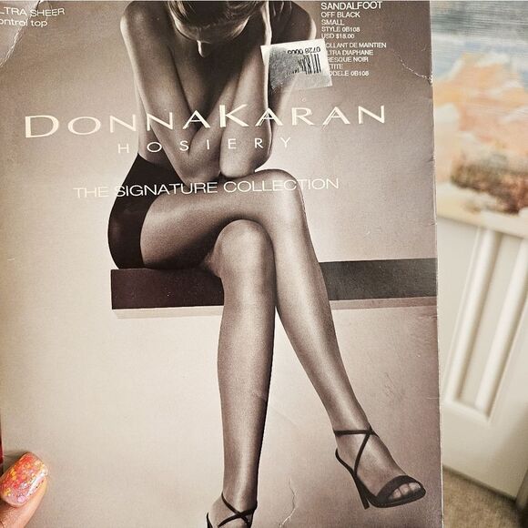 Donna Karan Hosiery The Signiture Collection Petite Small Off Black Pantyhose. - Picture 7 of 9